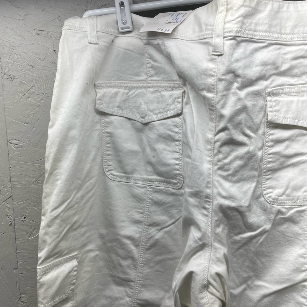 Time and Tru White Cargo Capri Pants - Picture 9 of 14